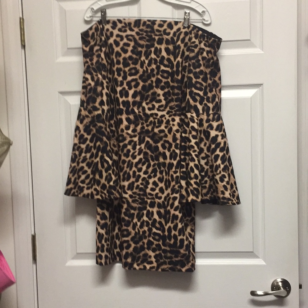 Off the shoulder bell sleeve leopard dress